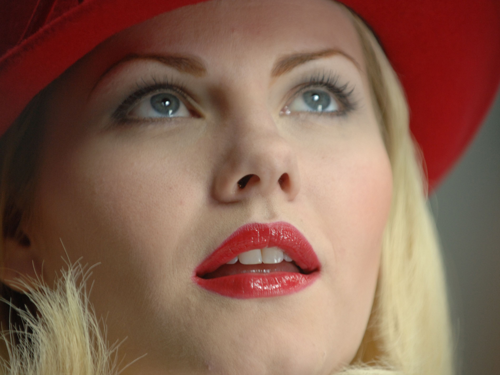 elisha-cuthbert-14