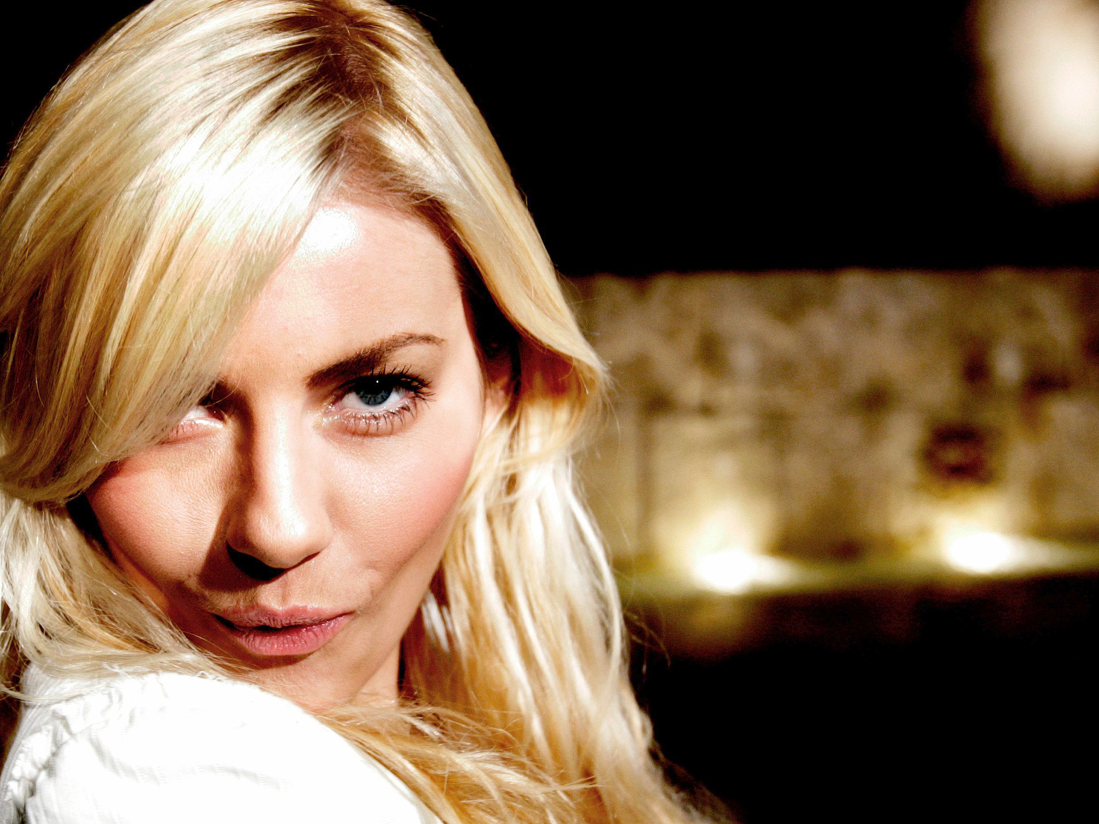 elisha-cuthbert-5