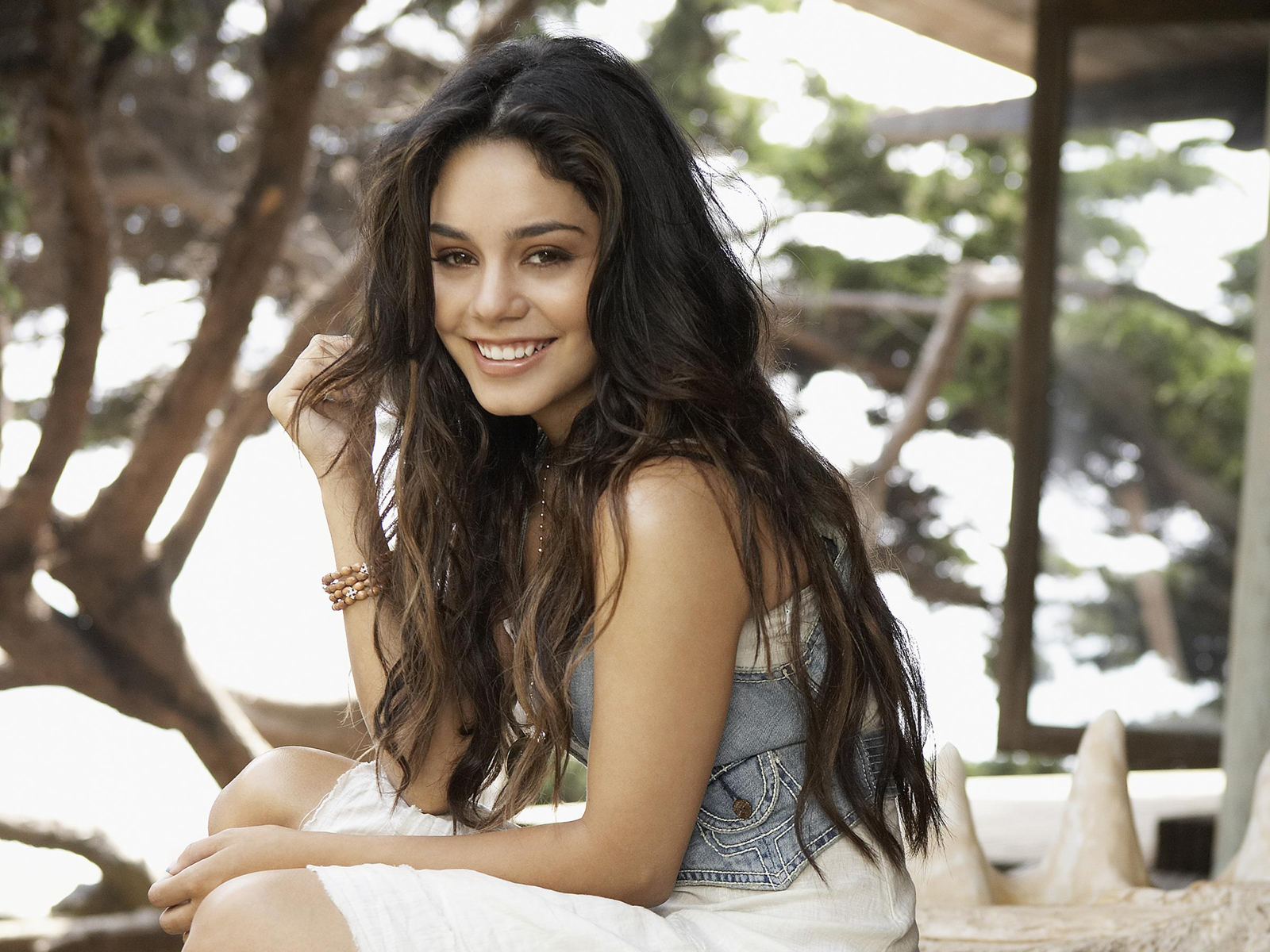 vanessa-hudgens-3